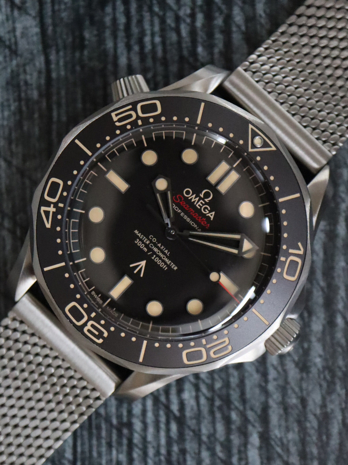 38570: Omega Titanium Limited Edition Seamaster 007, Ref