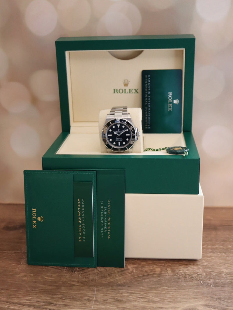 38804: Rolex Submariner "No Date", Ref. 124060, Box and 2023 Card