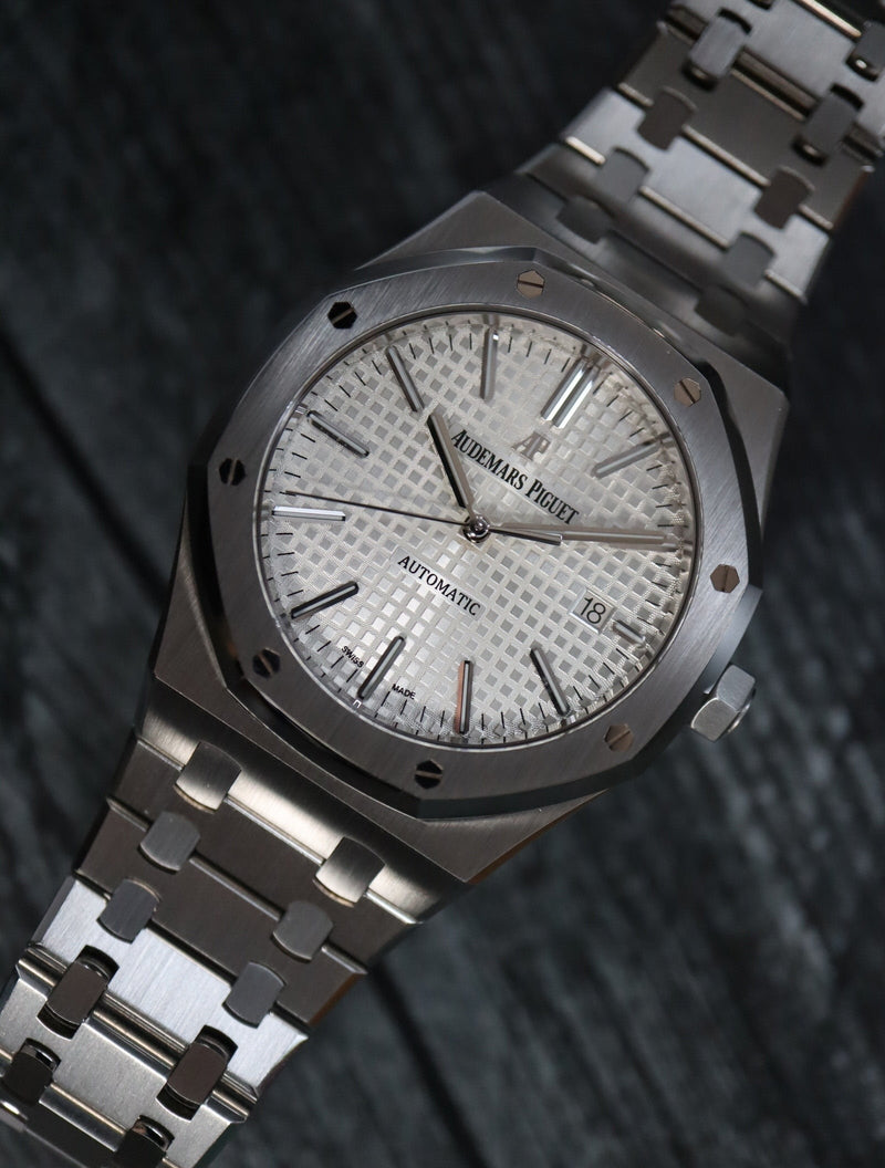 39178: Audemars Piguet Stainless Steel Royal Oak , Ref. 15400ST, 2014 Full Set