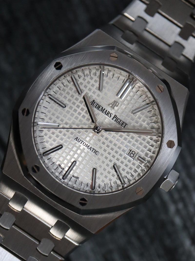 39178: Audemars Piguet Stainless Steel Royal Oak , Ref. 15400ST, 2014 Full Set