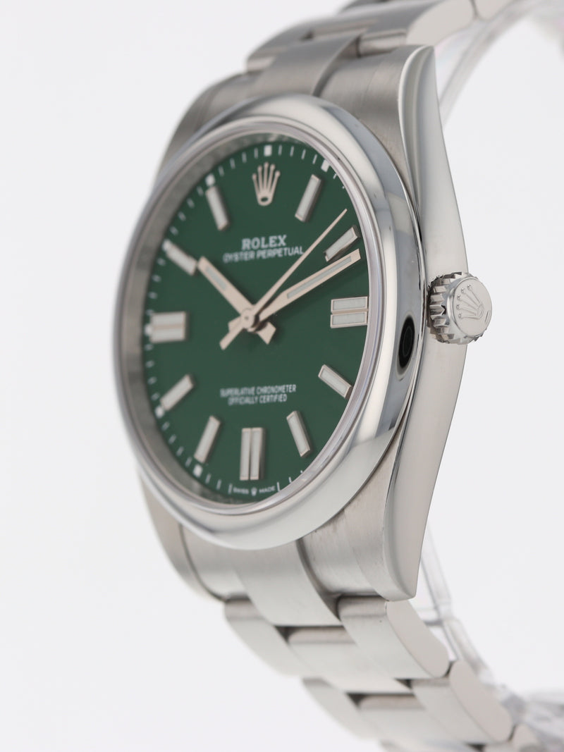 39689: Rolex Oyster Perpetual 41, Ref. 124300, 2022 Full Set