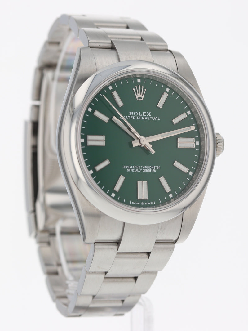 39689: Rolex Oyster Perpetual 41, Ref. 124300, 2022 Full Set