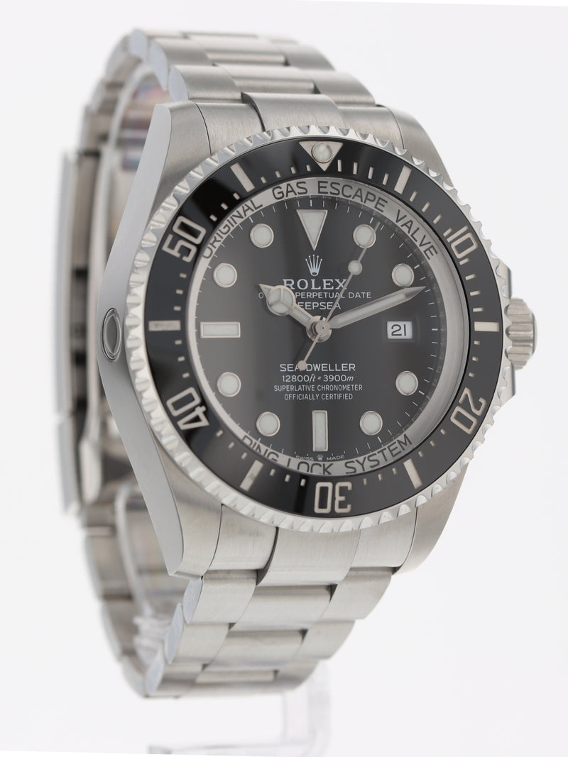 39701: Rolex DeepSea Sea-Dweller, Ref. 126660, 2021 Full Set