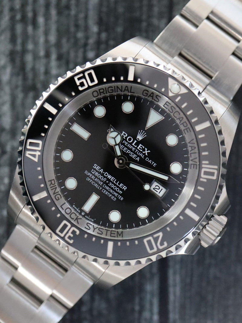 39701: Rolex DeepSea Sea-Dweller, Ref. 126660, 2021 Full Set