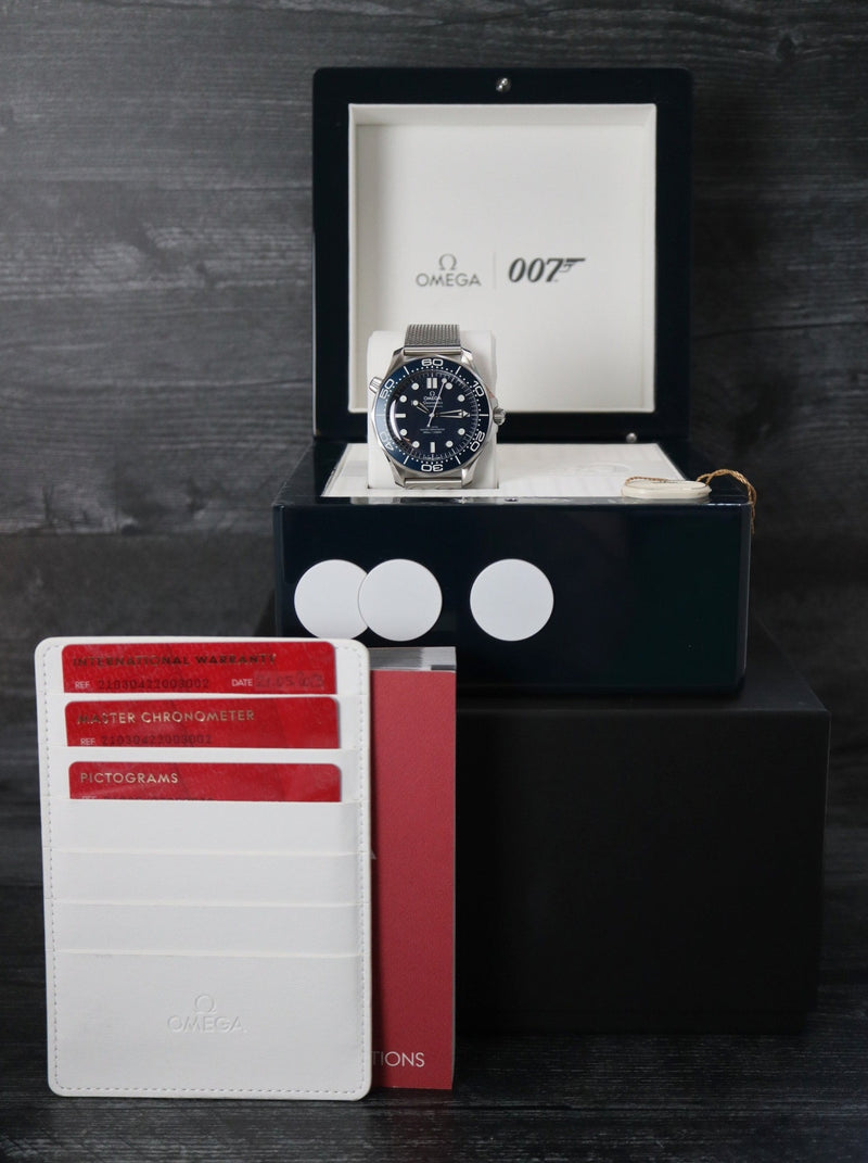 39787: Omega Seamaster 300M James Bond 60th Anniversary, Ref. 210.30.42.20.03.002, 2023 Full Set