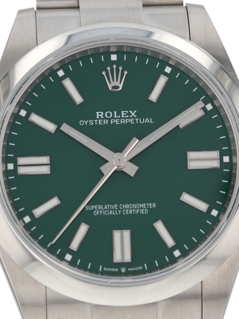 39893: Rolex Oyster Perpetual 41, Ref. 124300, 2022 Full Set