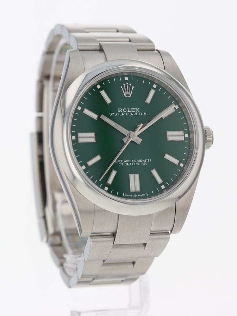 39893: Rolex Oyster Perpetual 41, Ref. 124300, 2022 Full Set