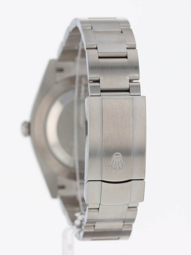 39893: Rolex Oyster Perpetual 41, Ref. 124300, 2022 Full Set