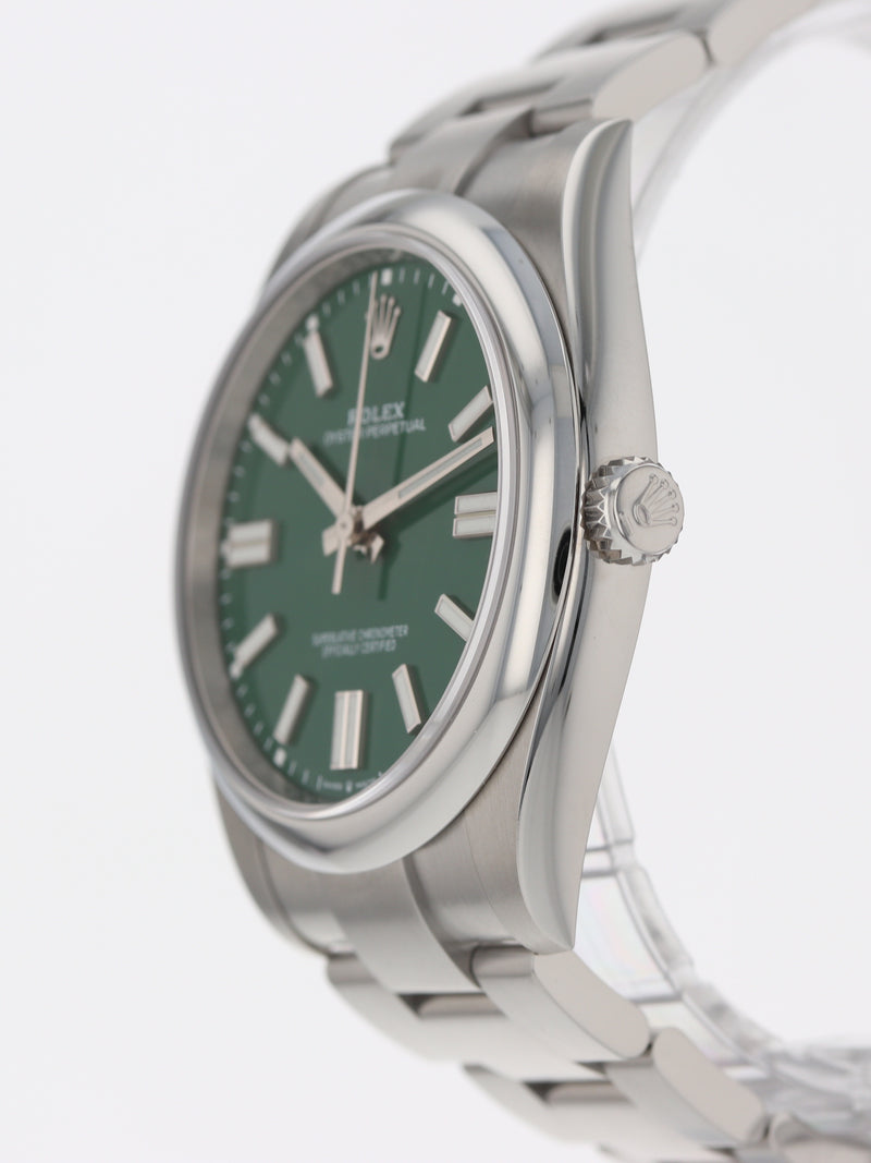 40070: Rolex Oyster Perpetual 41, Green Dial, 2022 Full Set