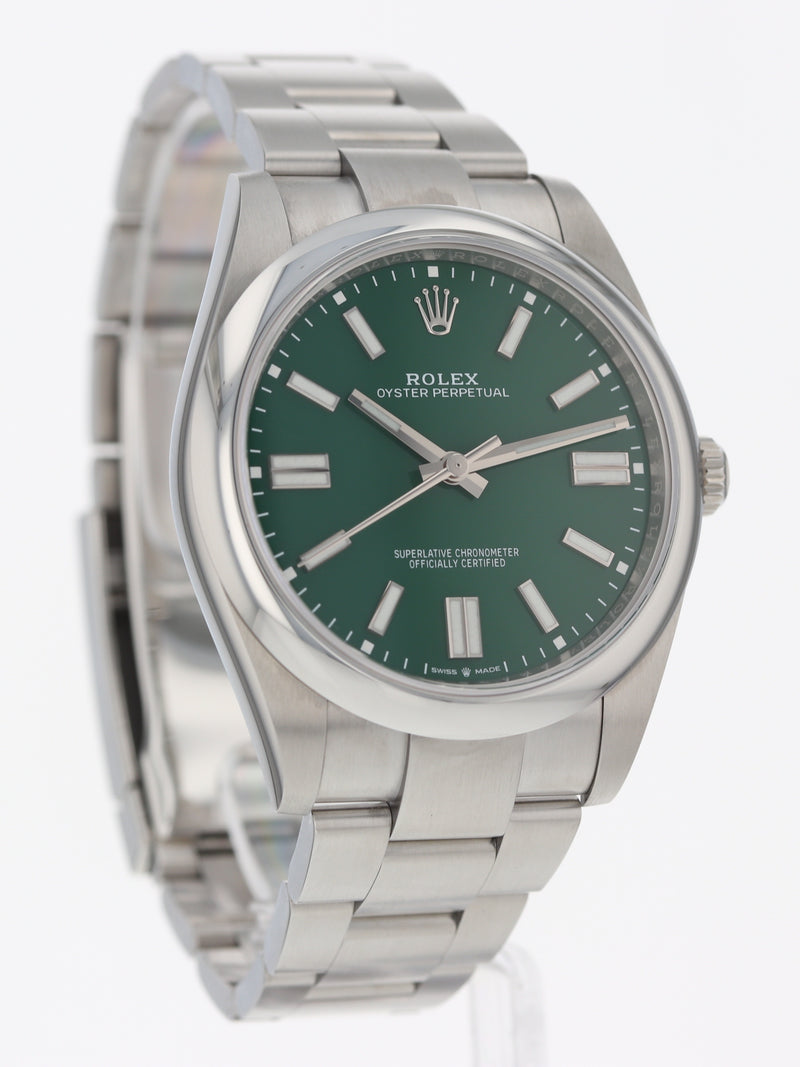 40070: Rolex Oyster Perpetual 41, Green Dial, 2022 Full Set