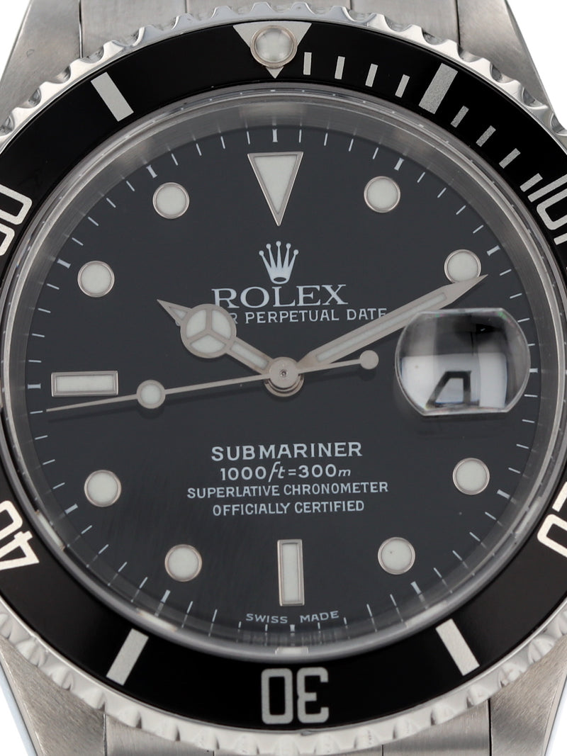 40311 : Rolex Submariner 40, Ref. 16610, Box and Papers Circa 2002