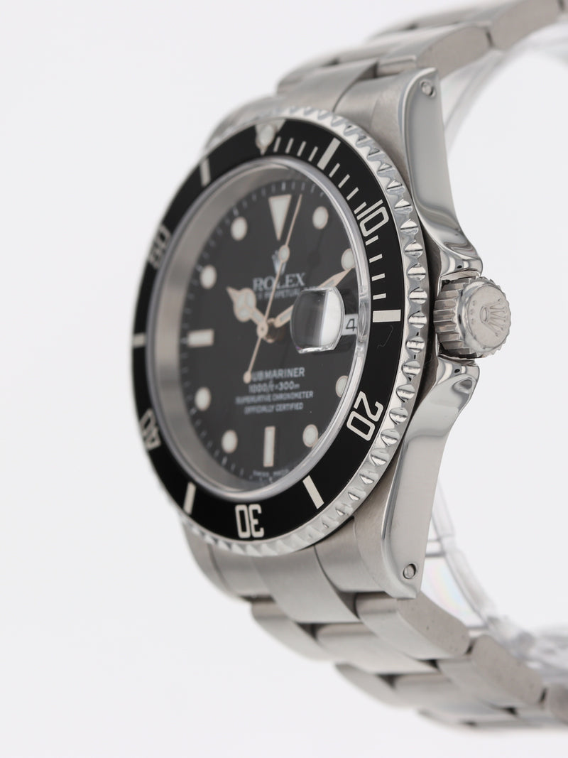 40311 : Rolex Submariner 40, Ref. 16610, Box and Papers Circa 2002