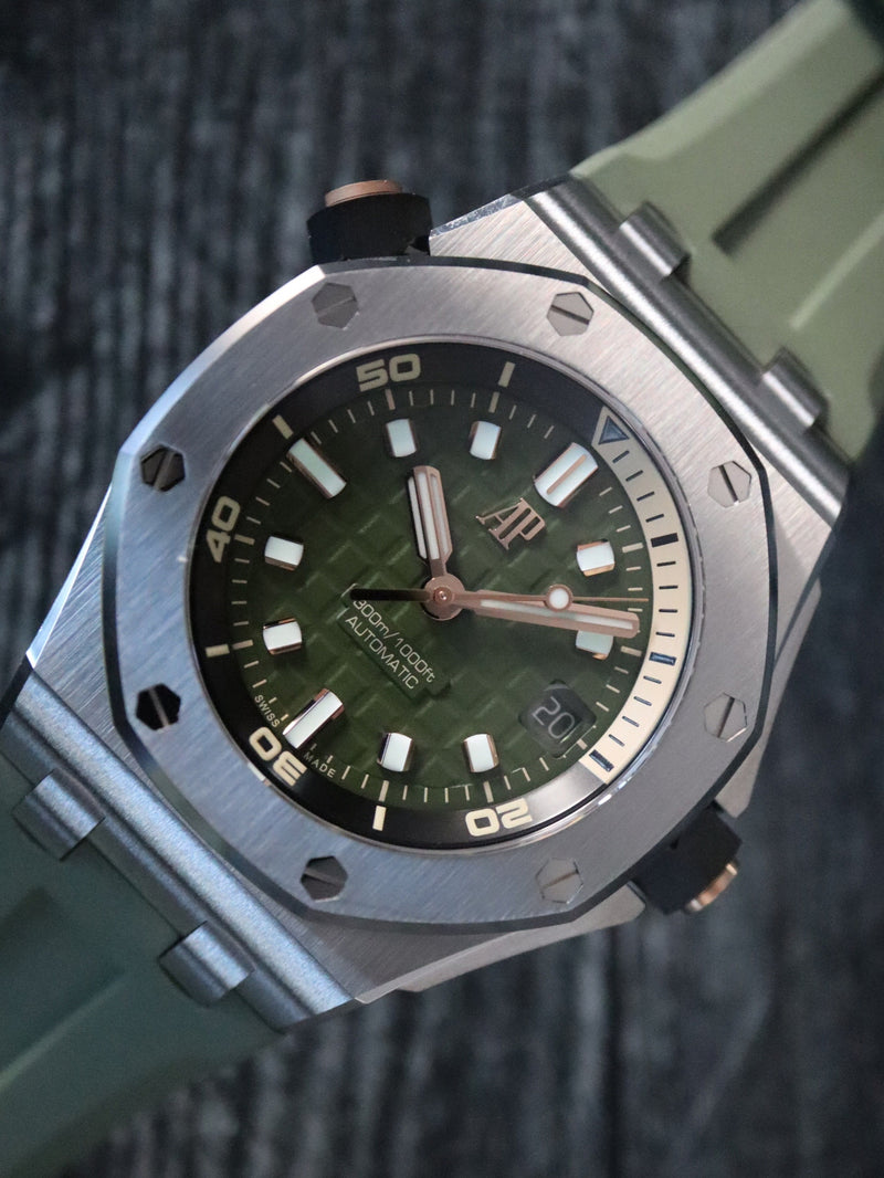 40583: Audemars Piguet Royal Oak Offshore Diver, Ref. 15720ST, 2023 Full Set