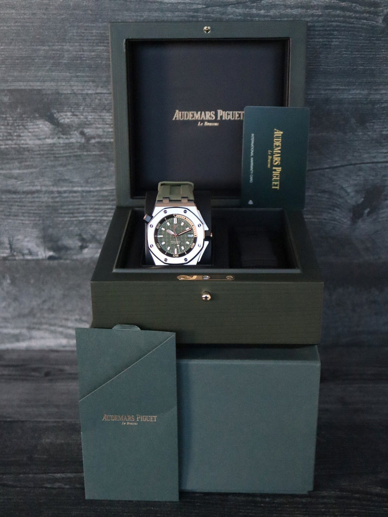 40583: Audemars Piguet Royal Oak Offshore Diver, Ref. 15720ST, 2023 Full Set