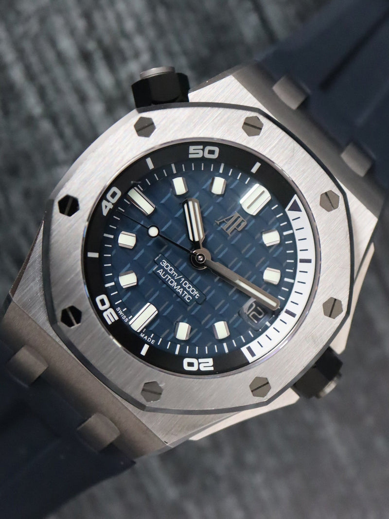 40762: Audemars Piguet Royal Oak Offshore Diver, Ref. 15720ST 15720ST.OO.A027CA.01, Box and 2025 Card