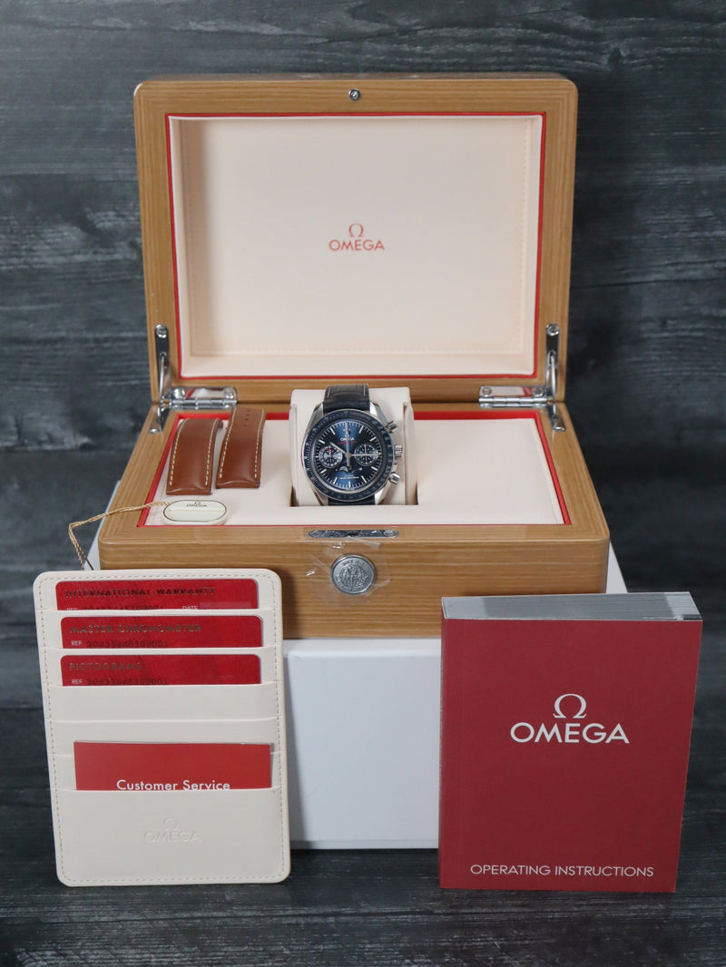 40905: Omega Speedmaster Moonphase Chronograph, Ref. 304.33.44.52.03.001, Box and Card