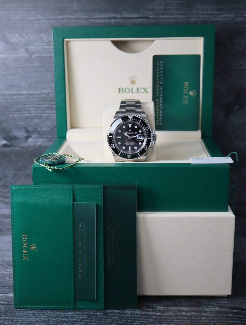 41082: Rolex Sea-Dweller 43, Ref. 126600, Full Set 2023