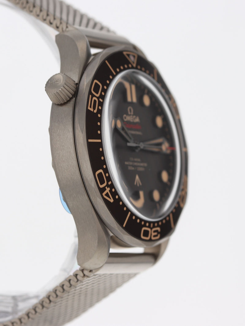 41171: Omega Titanium Limited Edition Seamaster 007, Ref. 210.90.42.20.01.001, 2023 Full Set. UNWORN
