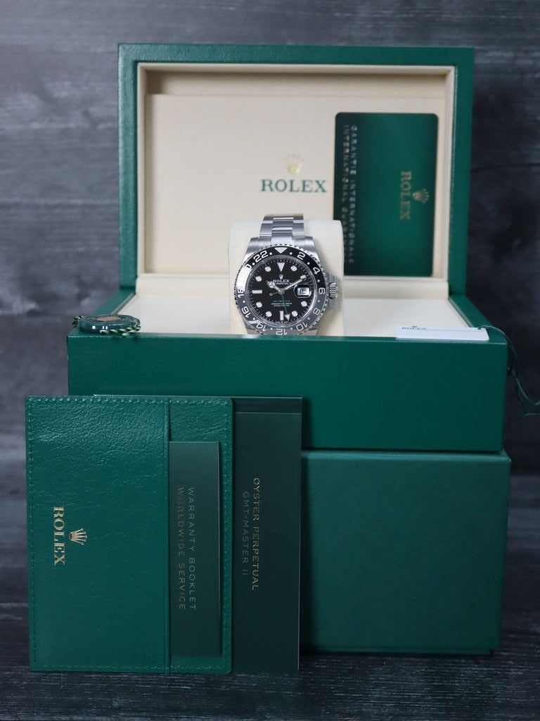 41017: Rolex GMT-Master II "Bruce Wayne", Ref. 126710GRNR, 2025 Full Set UNWORN