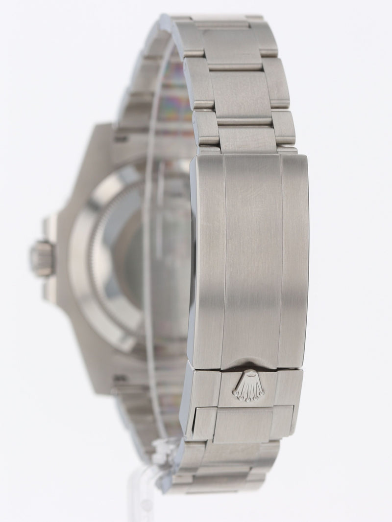 41140: Rolex Submariner 40, Ref. 116610LN, Rolex Box and 2015 Card