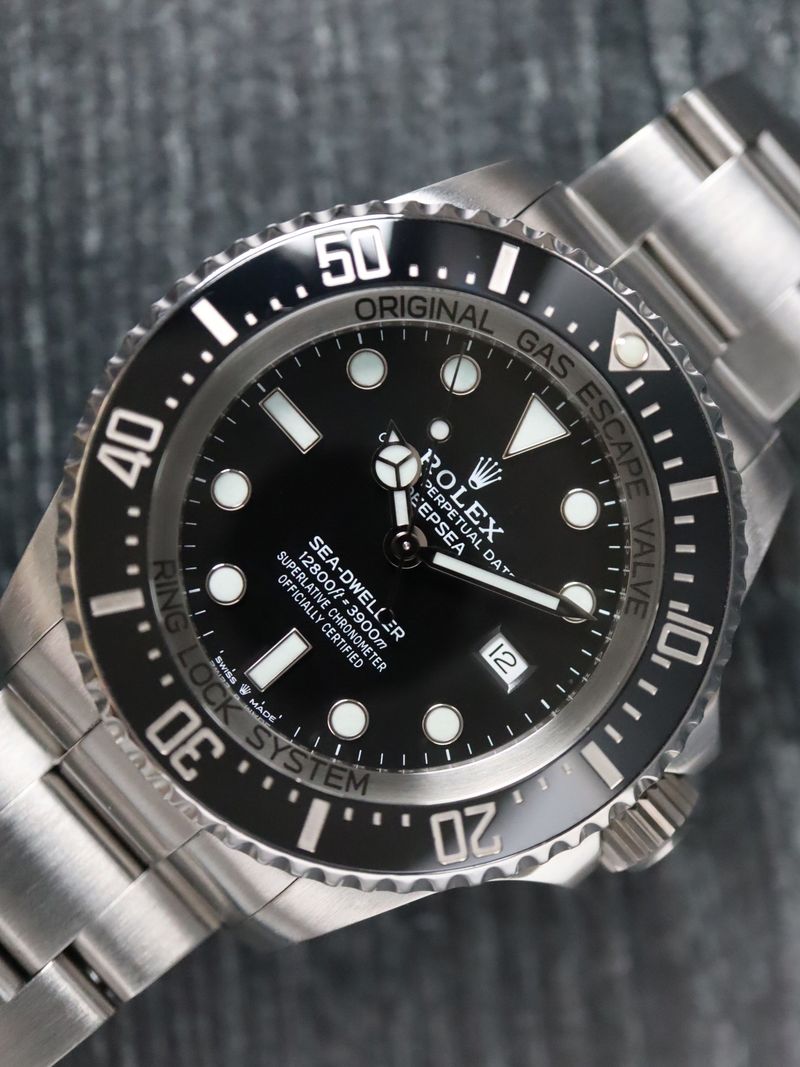 40856: Rolex DeepSea Sea-Dweller, Ref. 126660, 2018 Full Set + 2025 Service Card