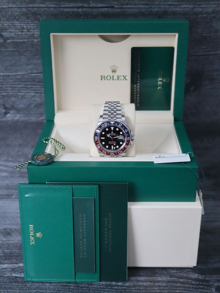 41133: Rolex GMT-Master II "Pepsi", Ref. 126710BLRO, 2024 Full Set