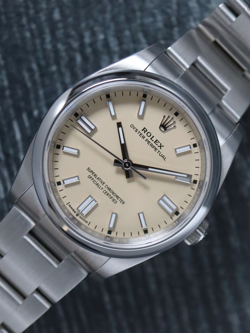41123: Rolex Oyster Perpetual 36, Ref. 126000, 2025 Full Set LIKE NEW