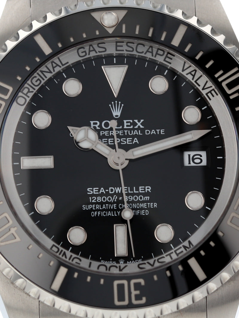 J39225: Rolex DeepSea Sea-Dweller, Ref. 136660, 2023 Full Set