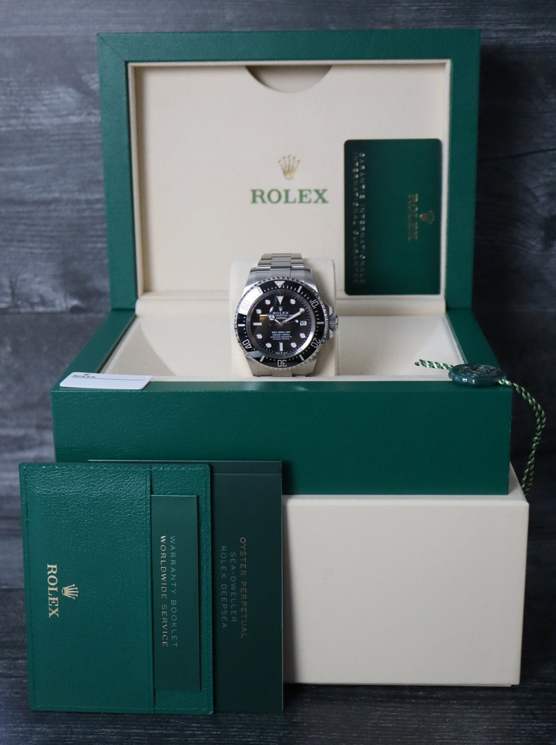 J39225: Rolex DeepSea Sea-Dweller, Ref. 136660, 2023 Full Set