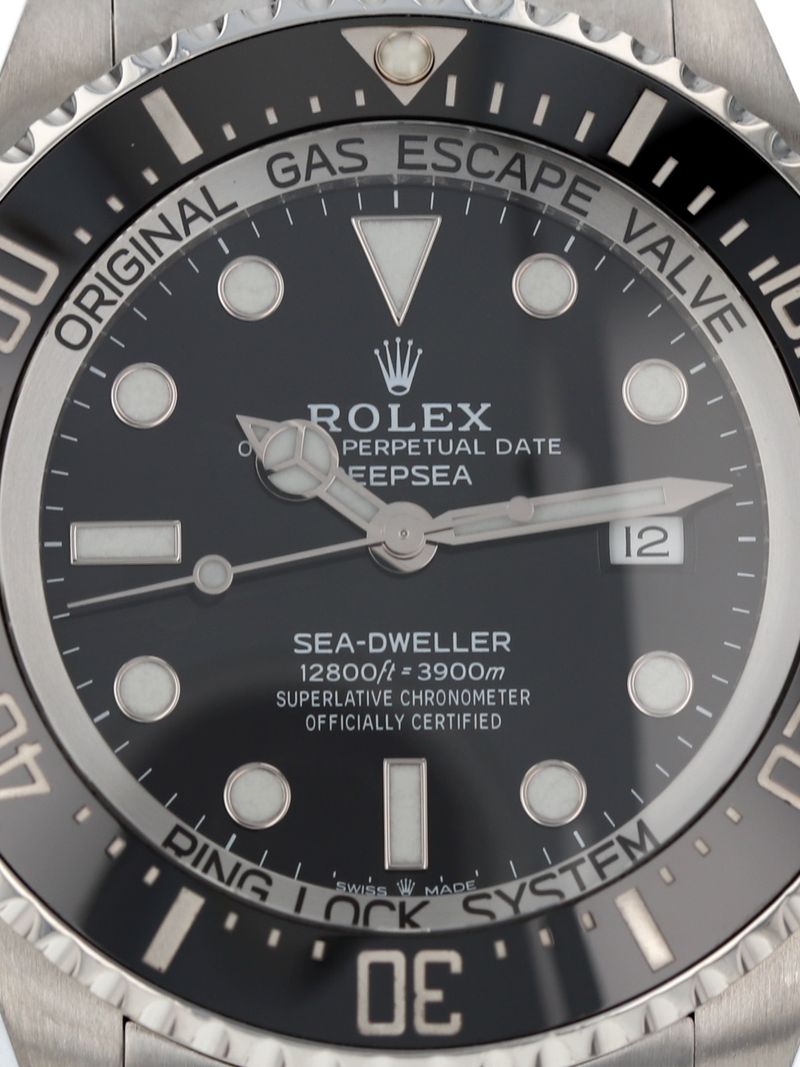 40856: Rolex DeepSea Sea-Dweller, Ref. 126660, 2018 Full Set + 2025 Service Card
