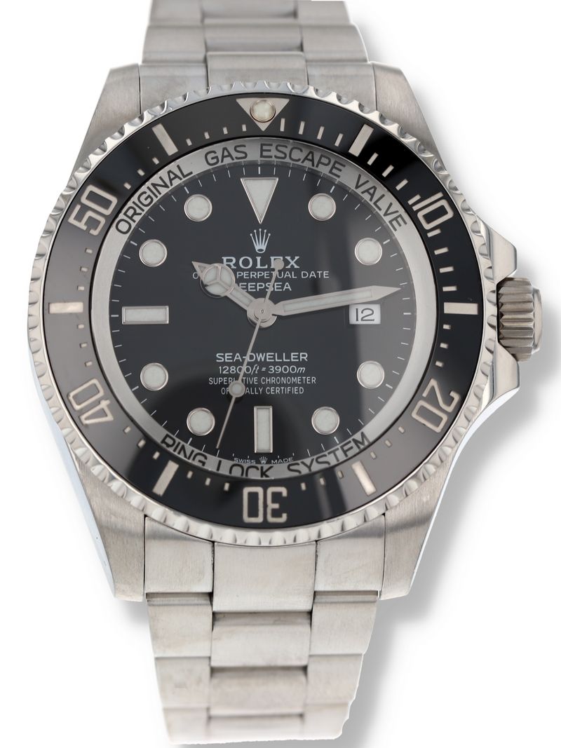 40856: Rolex DeepSea Sea-Dweller, Ref. 126660, 2018 Full Set + 2025 Service Card