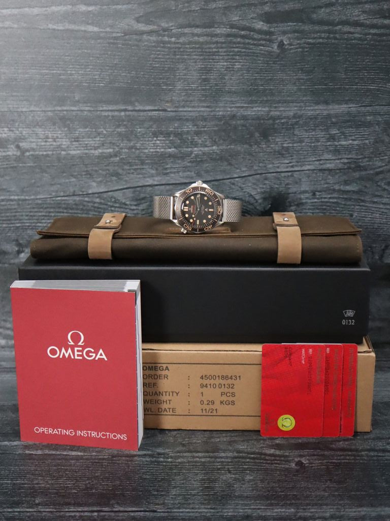 41171: Omega Titanium Limited Edition Seamaster 007, Ref. 210.90.42.20.01.001, 2023 Full Set. UNWORN