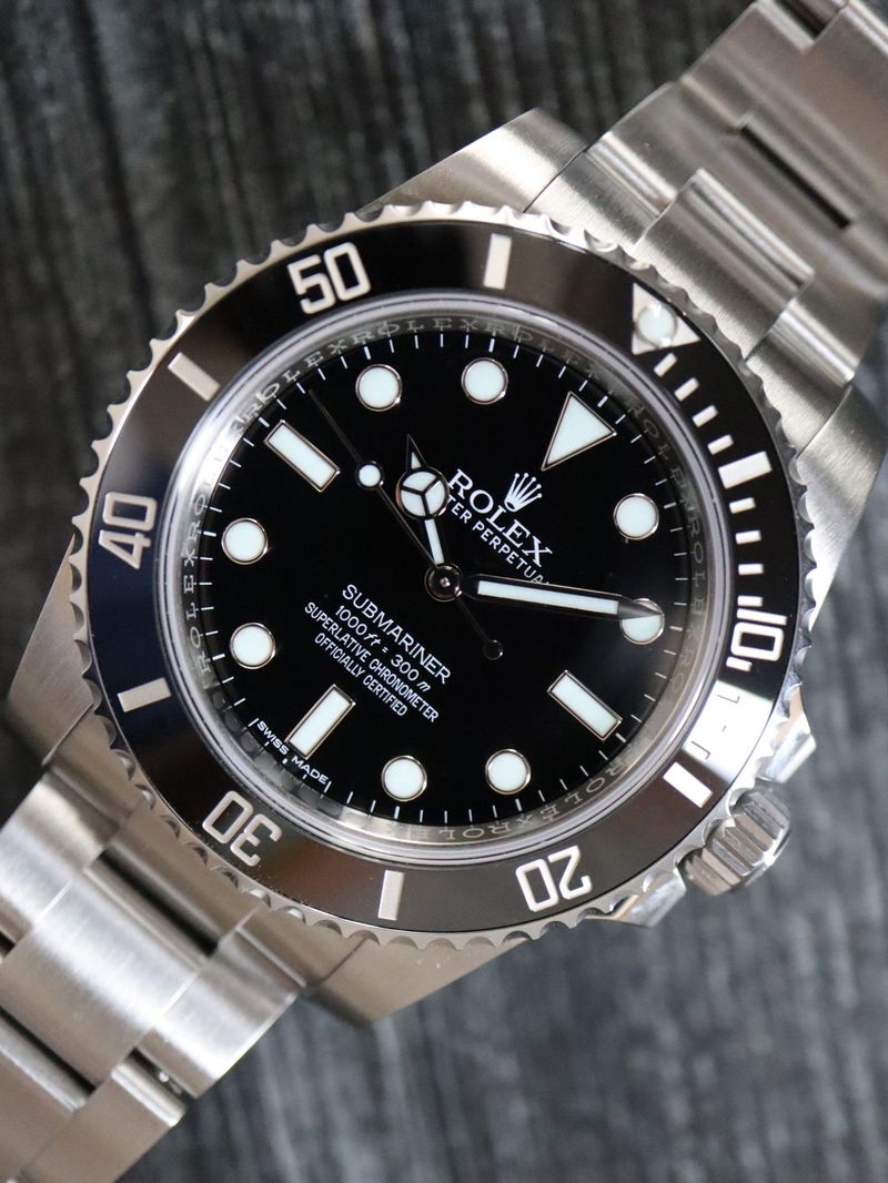 40113: Rolex Submariner "No Date", Ref. 114060, Box and 2017 Card