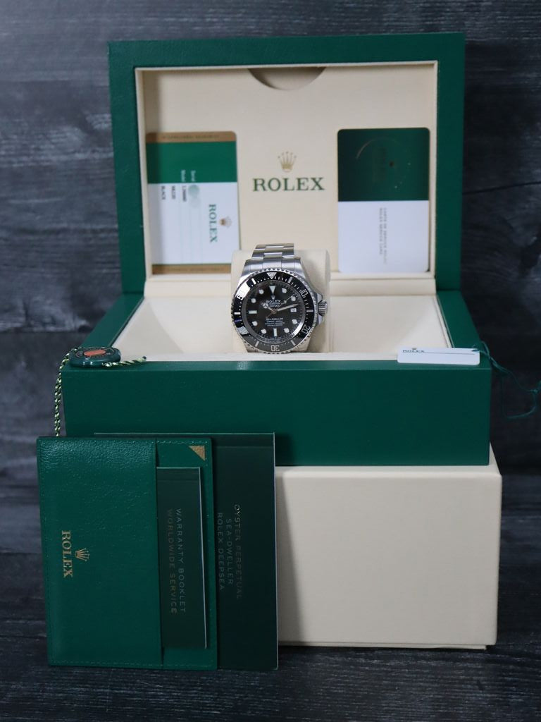 40856: Rolex DeepSea Sea-Dweller, Ref. 126660, 2018 Full Set + 2025 Service Card