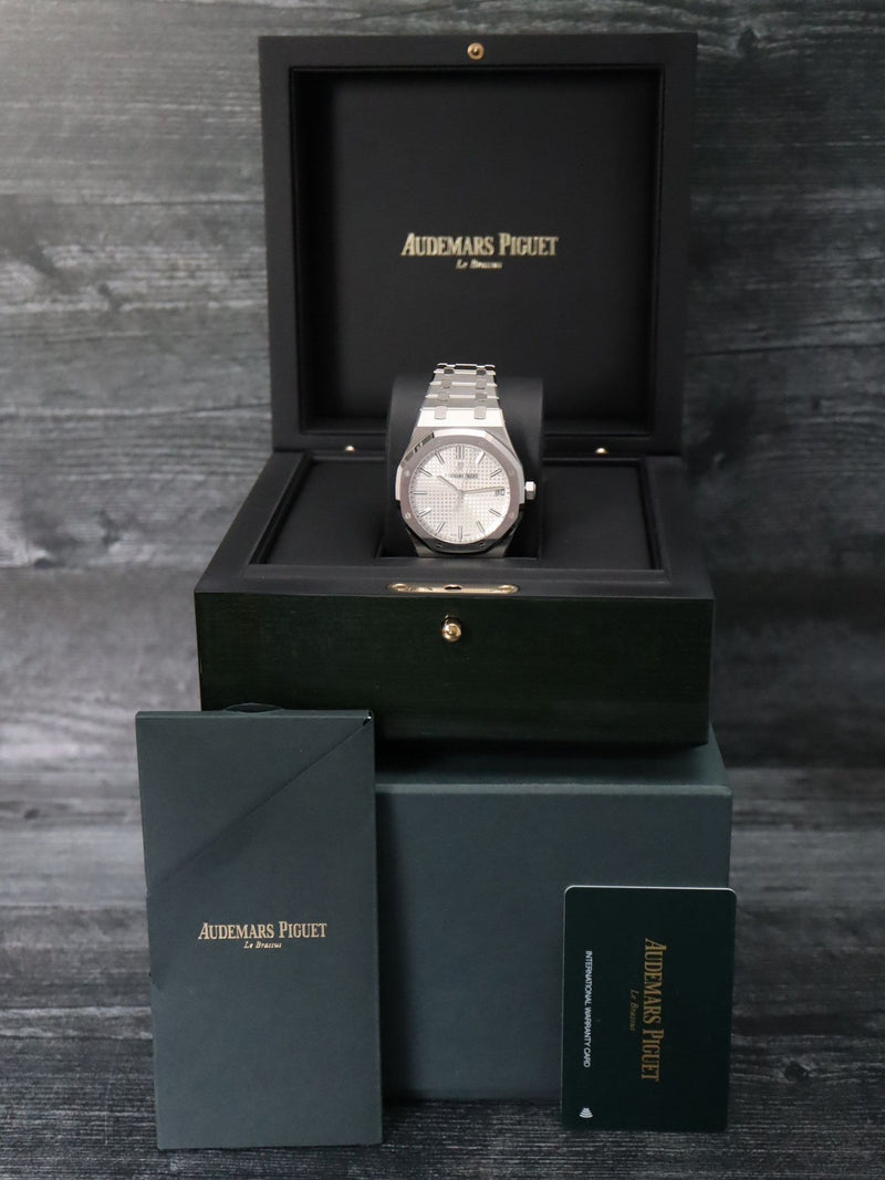 M41223: Audemars Piguet Royal Oak, Ref. 15500ST, Box and Card LIKE NEW