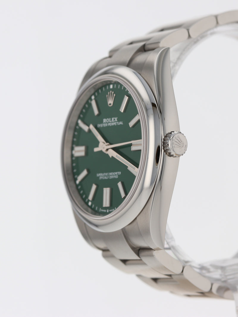 36031: Rolex Oyster Perpetual 41, Ref. 124300, 2021 Full Set