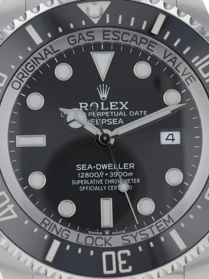 38163: Rolex DeepSea Sea-Dweller, Ref. 126660, Unworn 2021 Full Set