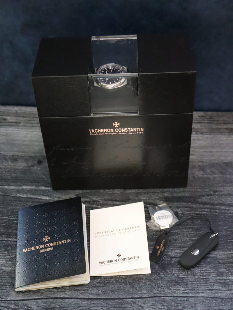 38165: Vacheron Constantin Overseas, Ref. 4500V, 2016 Full Set